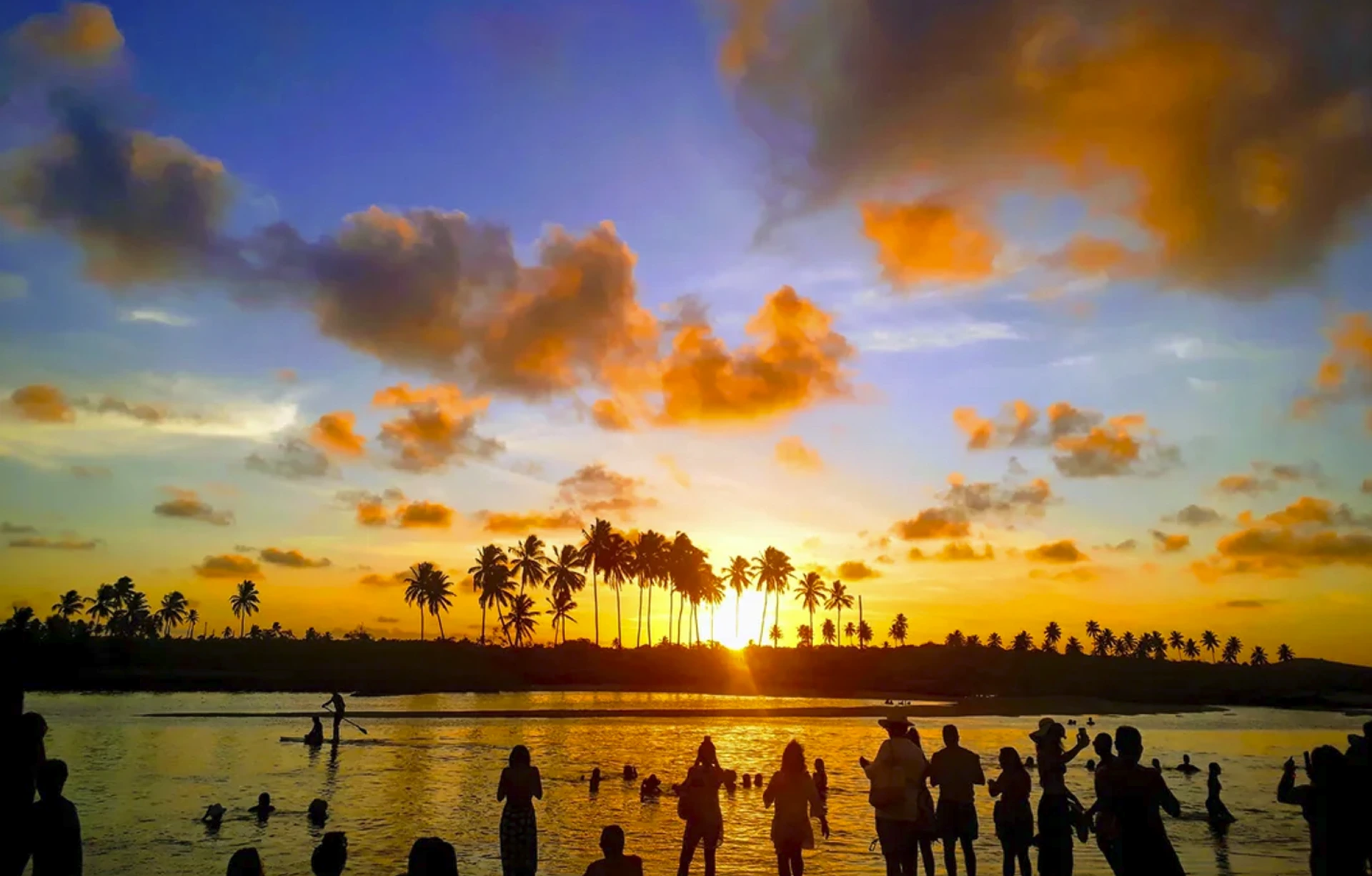 Por do sol no pontal de Maracaípe